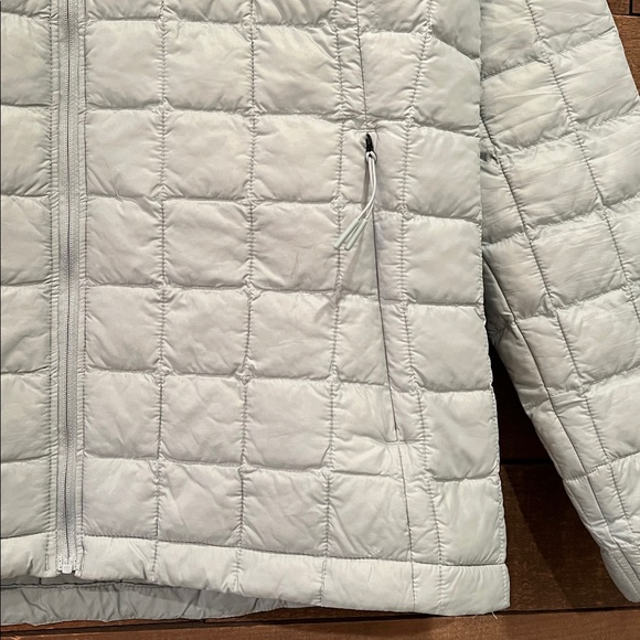 The North Face Women's ThermoBall 2.0 Eco Jacket in Silver Blue - Picture 4 of 9